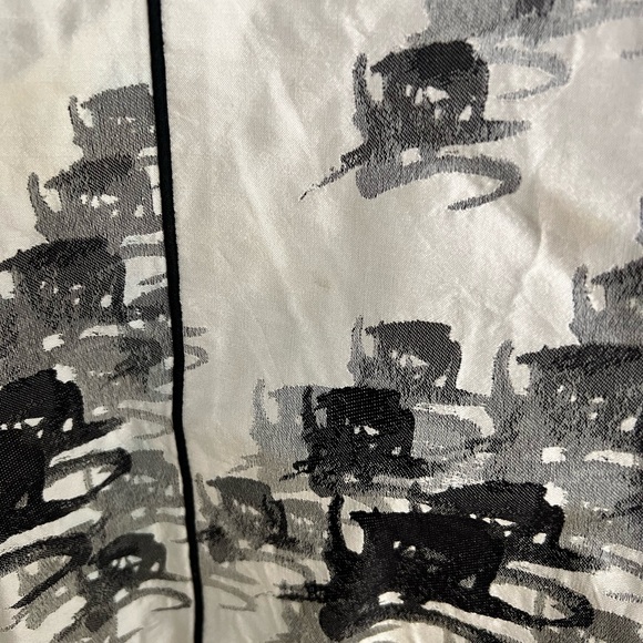 Elegant Black and White Dress - Picture 5 of 10